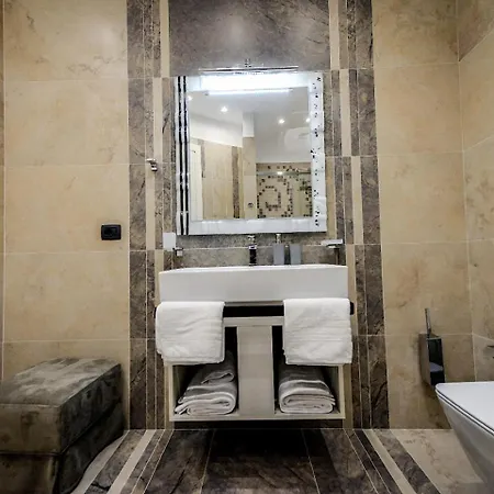Hotel Vila Tirana 3* טיראנה