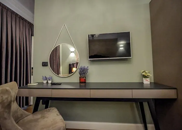 Hotel Vila Tirana מלון 3*