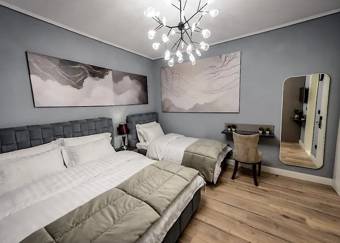 מלון Hotel Vila Tirana